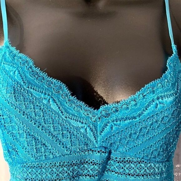Victoria’s Secret Cami in Turquoise Size Small - Picture 2 of 4